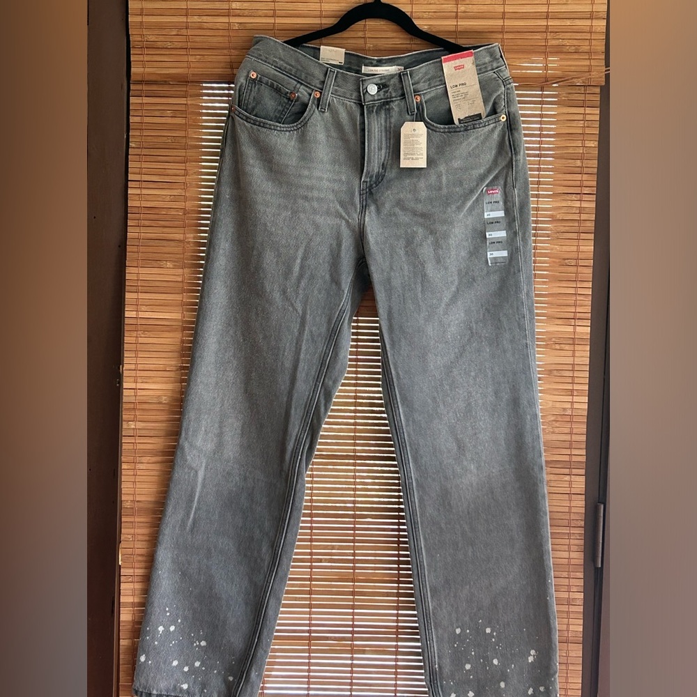 Levi low pro jeans Y2K vibe, relaxed and cropped fit detail with paint splatter